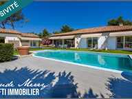 Coup de coeur - villa de plain-pied 172 m2 + véranda 34 m2 - dépendance de 14 m2 - 5 chambres dont 3 avec leur salle d'eau privative - piscine - forage - tout à l'égout - terrain de 2500 m2 plein sud et belle vue dégagée — photo 2