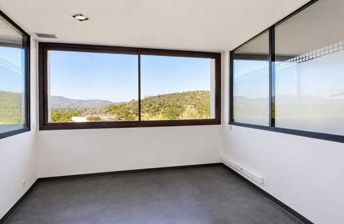 Local pro 10 m² indépendant dans complexe de 124m² — photo 3