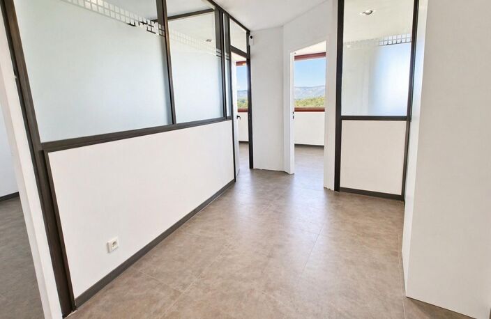 Local pro 10 m² indépendant dans complexe de 124m² — photo 4