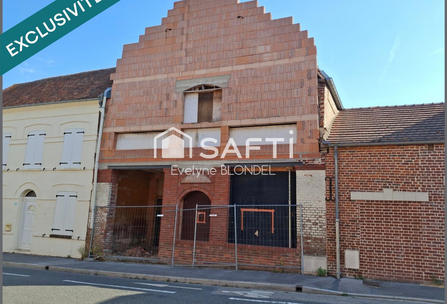BATISSE DE CARACTERE A BRESLES — photo 1