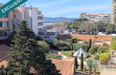 Appartement traversant avec loggia exposée SUD à proximité immédiate du bord de mer et des commodités, parking — photo du bien