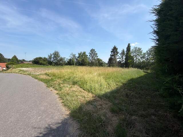 Terrain constructible de 1088 m² — photo du bien
