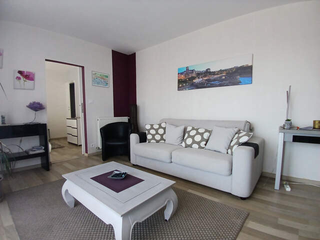 BIARRITZ - Vaste 2 pièces avec terrasse, ascenseur et cave — photo du bien