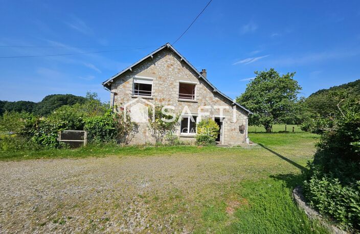 À la recherche d'un cadre de vie paisible avec de l'espace et du potentiel ? Découvrez cette propriété de caractère située sur la commune de Barenton, au cœur d'un environnement verdoyant et préservé, avec près de 12 hectares de terrain attenants. — photo 2