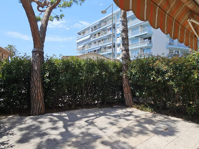 Cros de Cagnes-  rez-de-jardin - PLAGE- calme — photo du bien