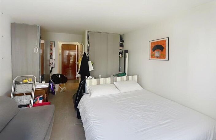 Studio avec balcon, Paris 8e, Ascenseur — photo 2