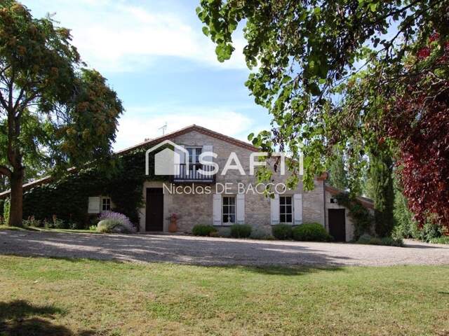 Corps de ferme en pierre  de 246 m2. — photo du bien