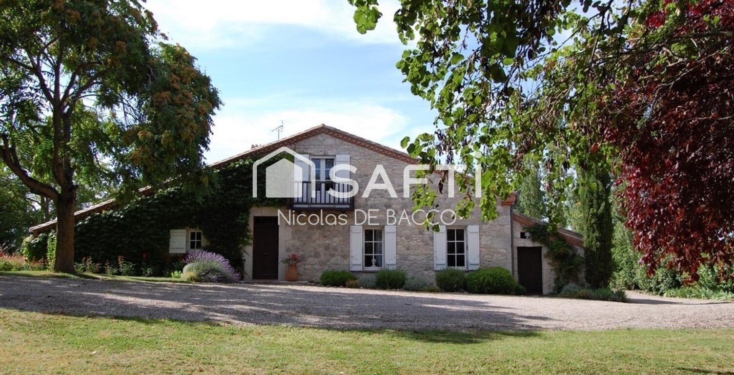 Corps de ferme en pierre  de 246 m2. — photo 1