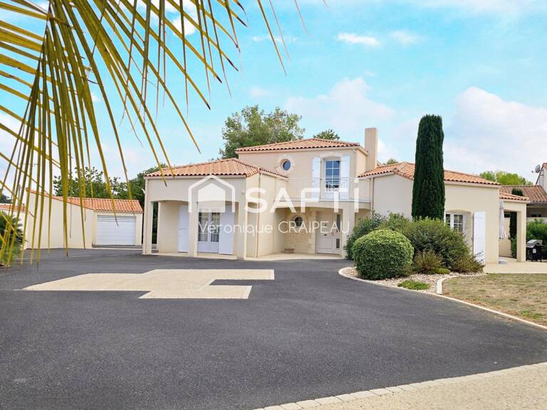 Jolie maison de 141m² avec mezzanine, 3 chambres, garages et studio de 24m² non attenant sur une parcelle de 2592m² — photo 1