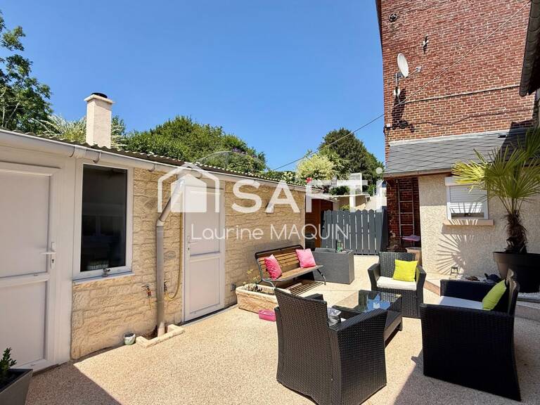 Maison familiale au calme avec grand terrain - beau potentiel — photo 1