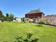 Maison familiale au calme avec grand terrain - beau potentiel — photo 2
