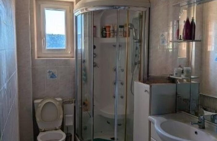 EXCEPTIONNEL, Appartemen de 54 m² avec 2 chambres,  garage, parking, grenier et cave  à  Champagnole JURA — photo 4
