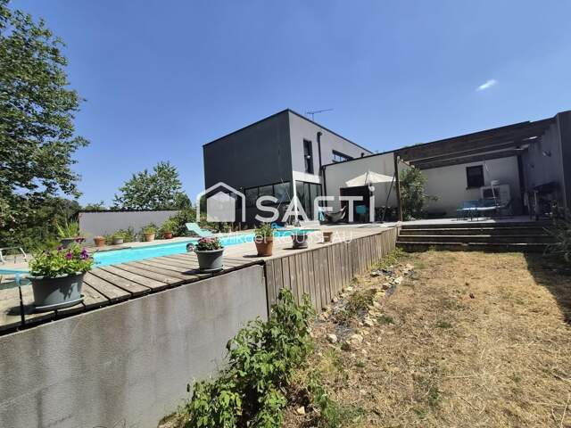Grande maison contemporaine avec piscine en bord de foret et proche d'un axe, Poitiers à 10 minutes. — photo du bien