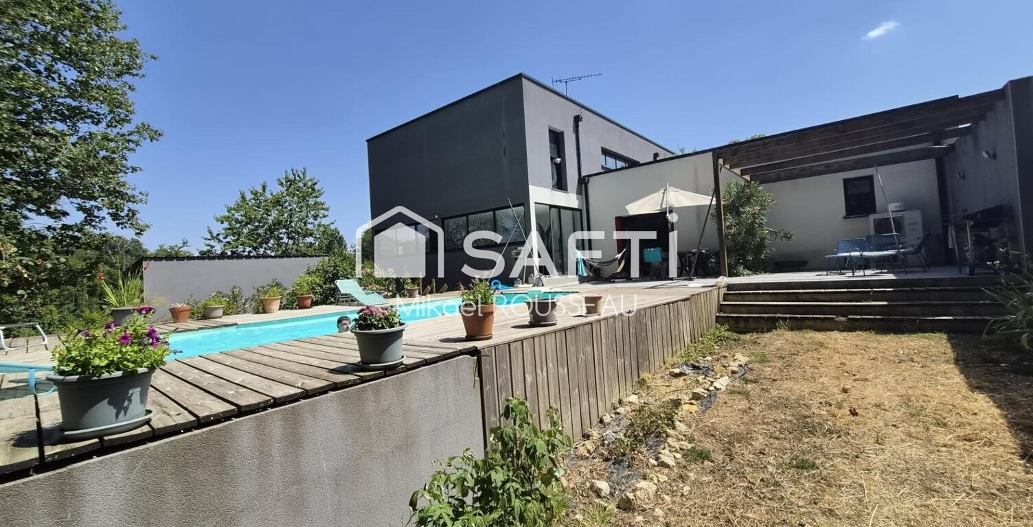 Superbe maison contemporaine avec piscine en bord de foret et proche d'un axe, poitiers à 10 minutes. — photo 1