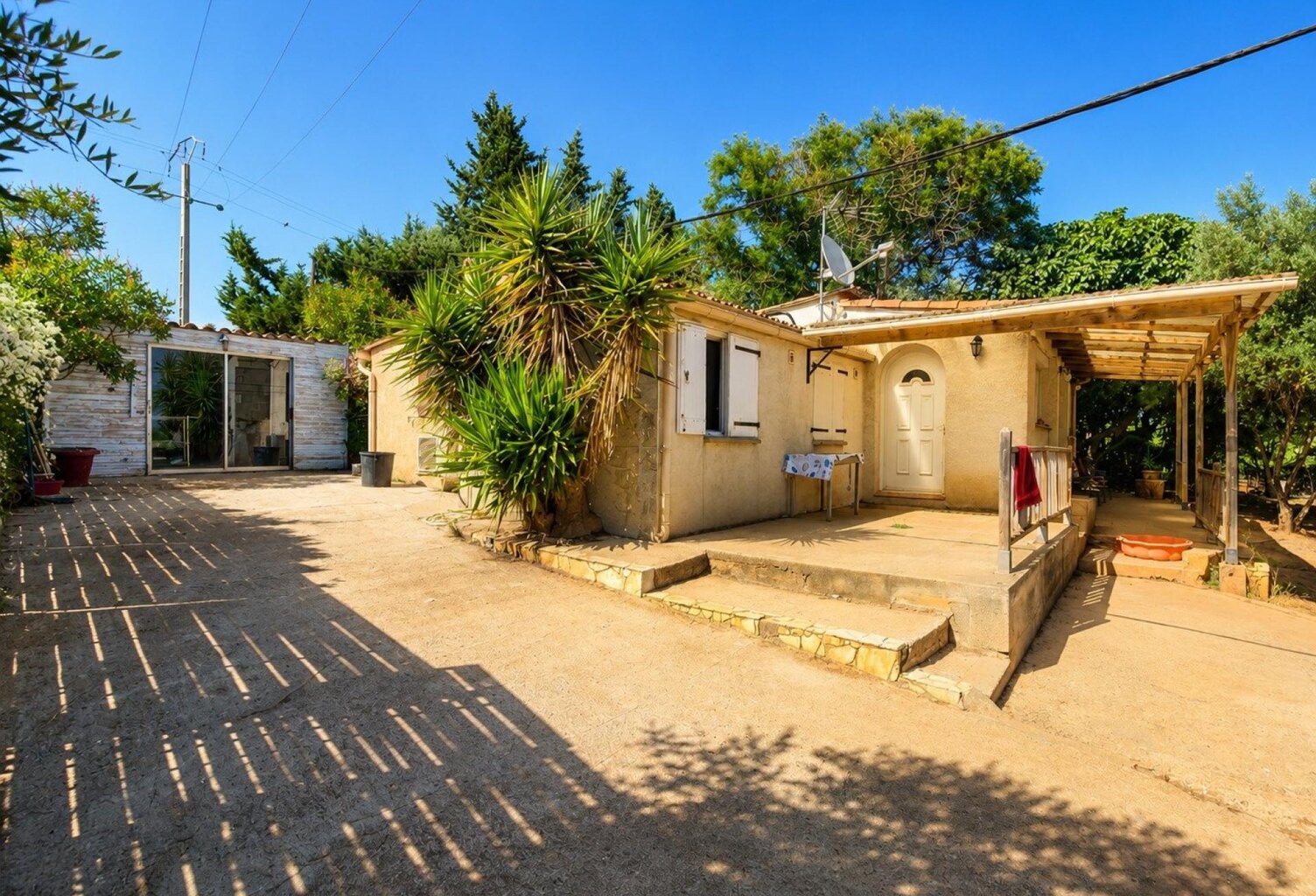 Rare à Mireval : 5 438 m² et dépendances — photo 1