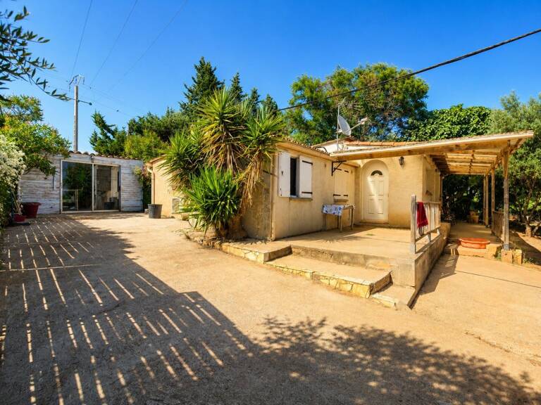 Rare à Mireval : 5 438 m² et dépendances — photo 1