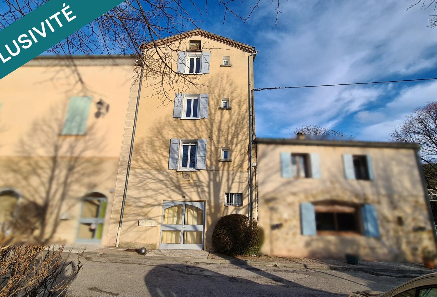 Maison de village avec local commercial et 3 appartements — photo 1