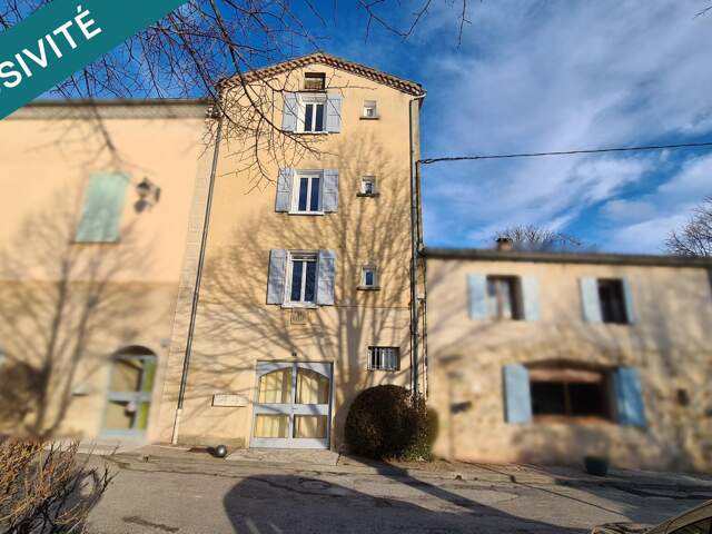 Maison de village avec local commercial et 3 appartements — photo du bien