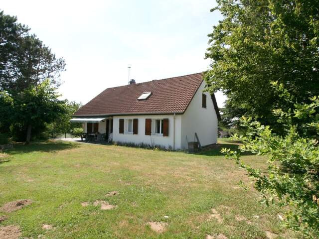 Grande maison sur sous sol — photo du bien