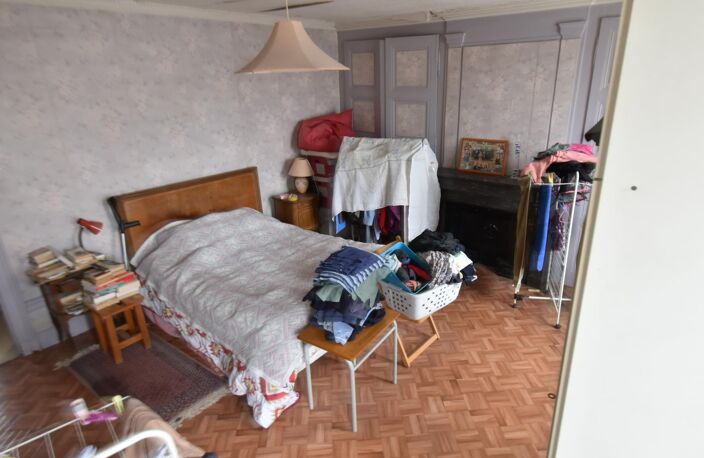 Idéalement située à Romaneche thorins cette maison à rénover est idéale pour la création de plusieurs logements — photo 2