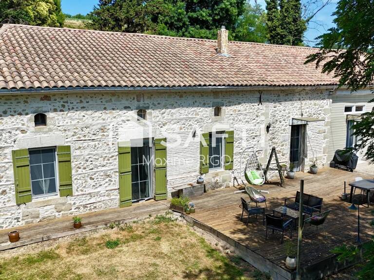 Ferme en pierre 4 pièces 118m² avec dépendances — photo 1