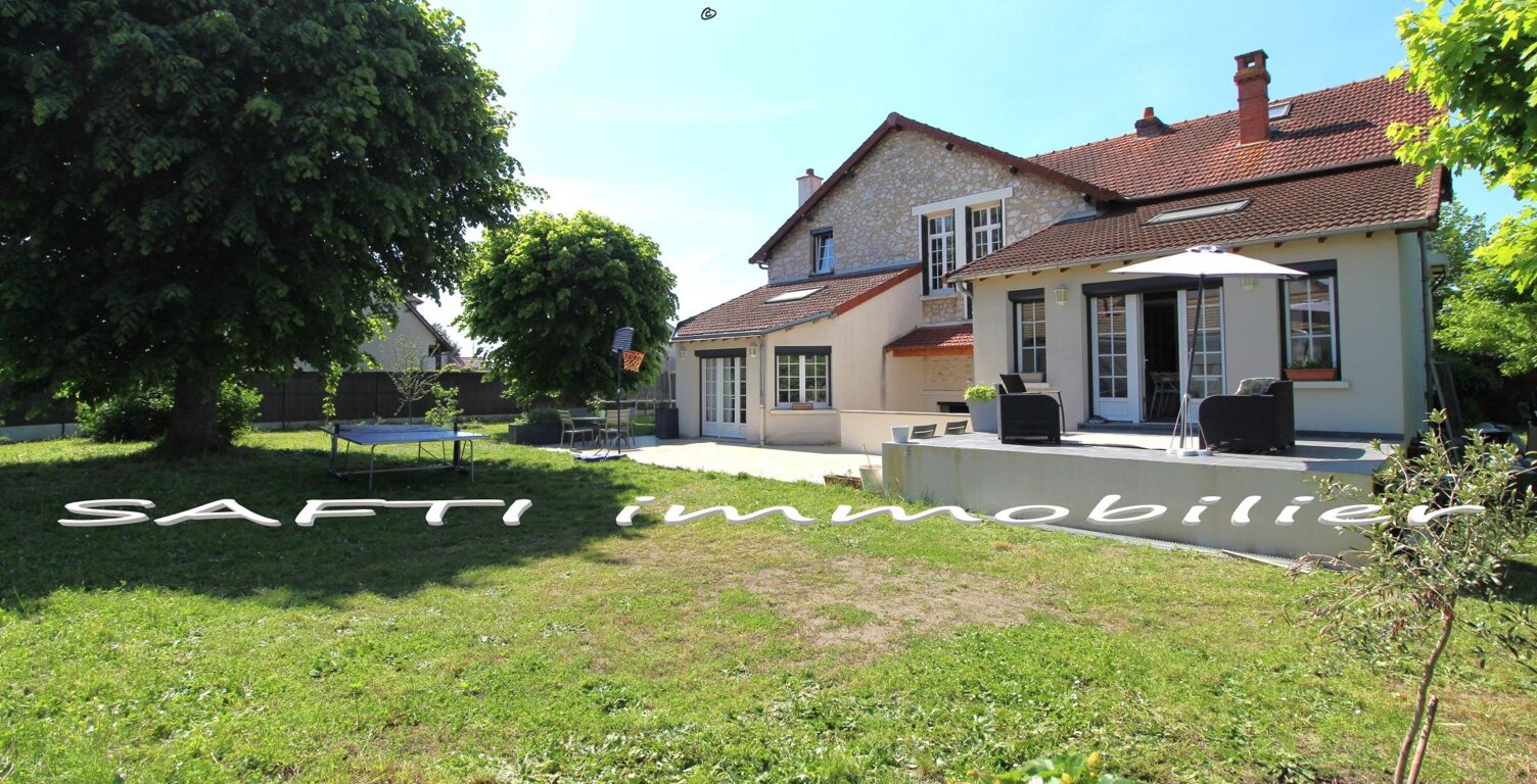 Demeure de 190 m2 habitables de 8 pièces, 5 chambres + cave sur un terrain clos de 1000 m2 sans vis-à-vis. — photo 1