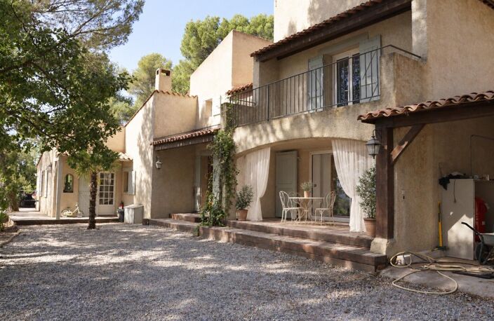 Maison d'architecte avec piscine à débordement au cœur de la pinède à Pierrevert — photo 5