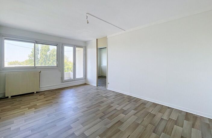 GRAND T4 AVEC BALCON VUE DEGAGEE DERNIER ETAGE — photo 3