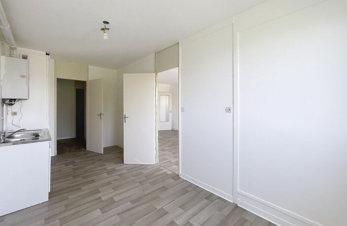 GRAND T4 AVEC BALCON VUE DEGAGEE DERNIER ETAGE — photo 4