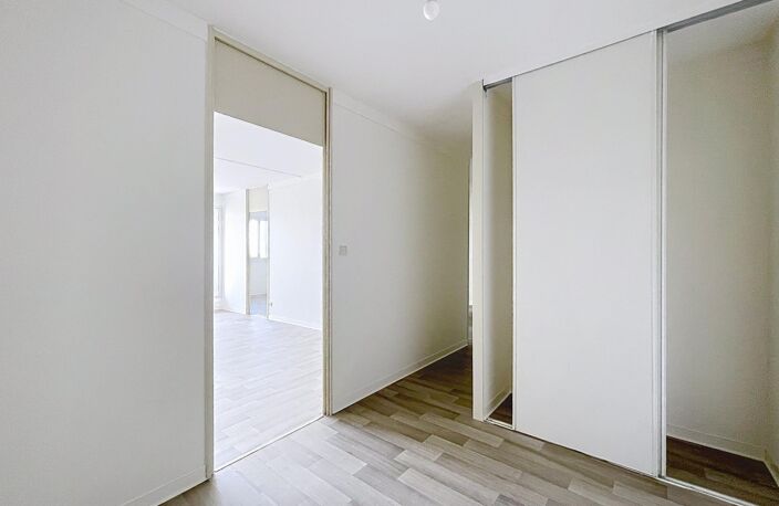 GRAND T4 AVEC BALCON VUE DEGAGEE DERNIER ETAGE — photo 5