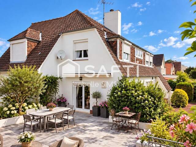 Emplacement numéro 1 pour cette magnifique maison — photo du bien