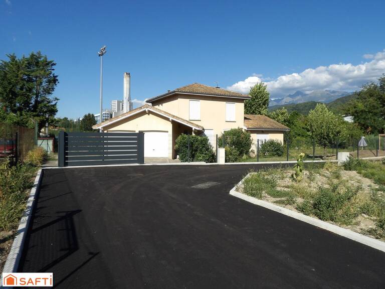 Maison familiale avec double garage et jardin au calme — photo 1