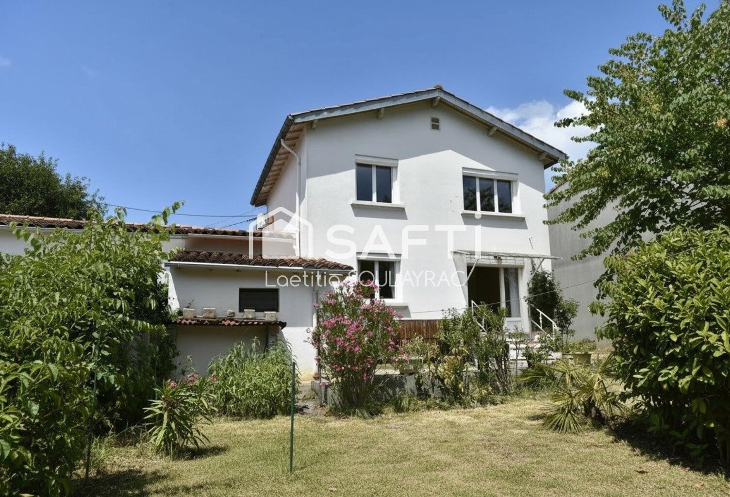 A proximité du centre, charmante maison avec garage et jardin. — photo 1