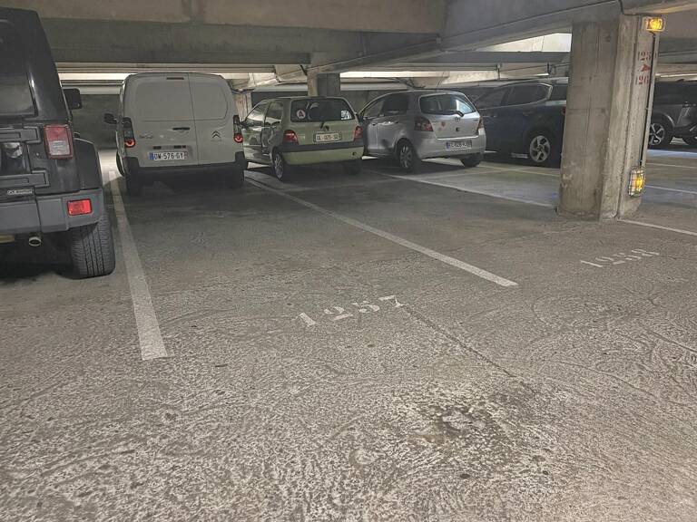 centre ville parking sécurisé en sous-sol — photo 1