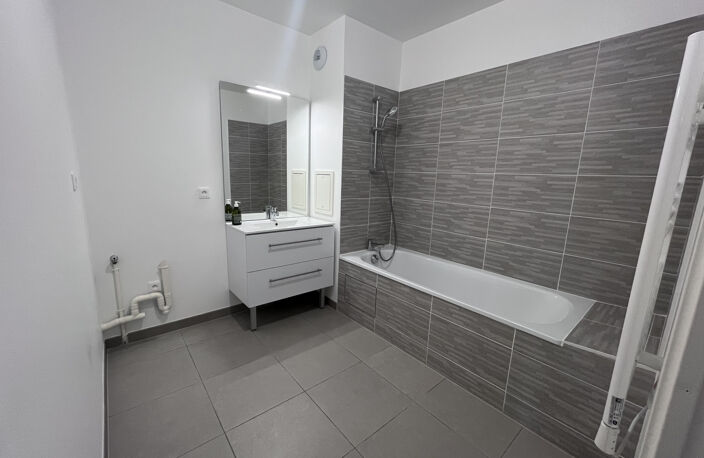 Bel appartement F3 avec terrasse et jardins   Résidence neuve de standing — photo 4
