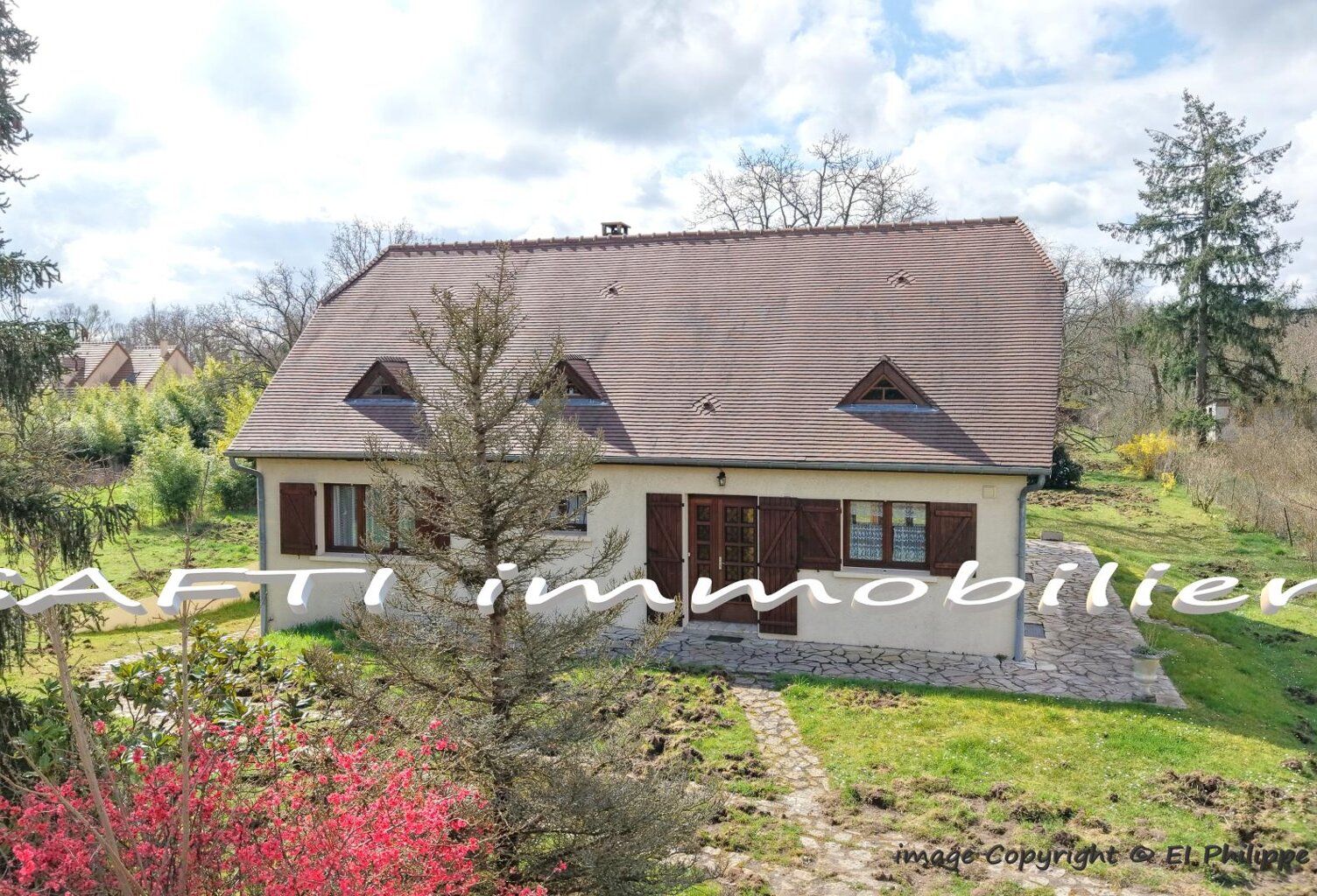 Maison de 177m2 habitables - 4 chambres - terrain de 1030m2 autour + sous-sol total . — photo 1