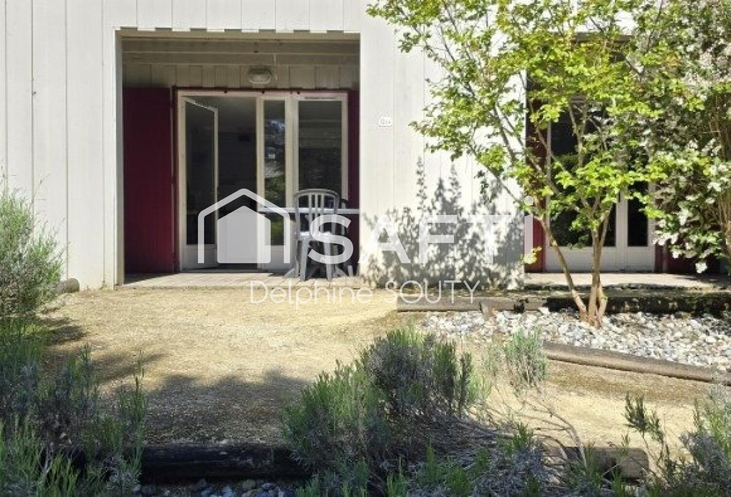 Studio avec terrasse dans résidence avec piscine — photo 1