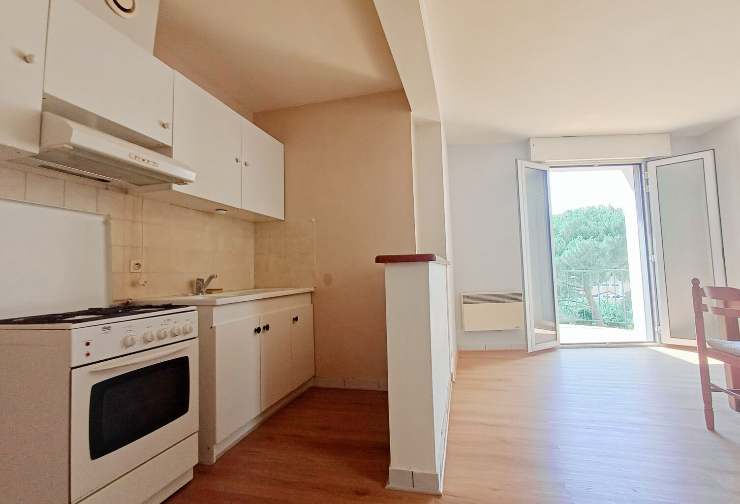 AUBENAS CENTRE - STUDIO 28m2 + BALCON  -  ASCENSEUR — photo 1
