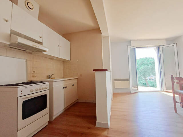 AUBENAS CENTRE - STUDIO 28m2 + BALCON  -  ASCENSEUR — photo du bien