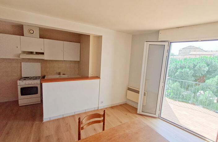 AUBENAS CENTRE - STUDIO 28m2 + BALCON  -  ASCENSEUR — photo 2