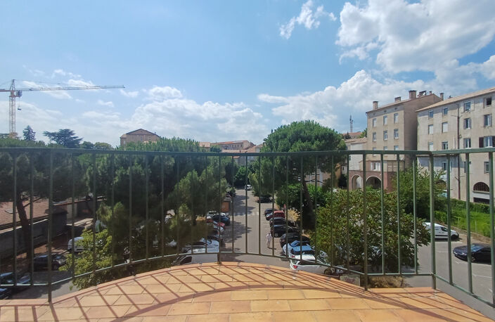 AUBENAS CENTRE - STUDIO 28m2 + BALCON  -  ASCENSEUR — photo 3