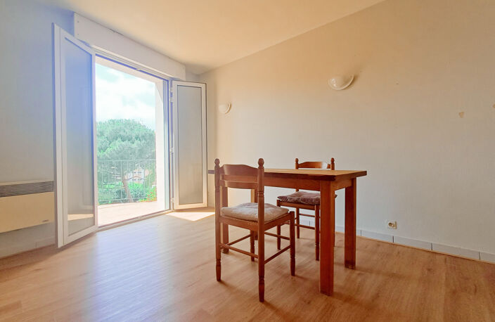 AUBENAS CENTRE - STUDIO 28m2 + BALCON  -  ASCENSEUR — photo 5