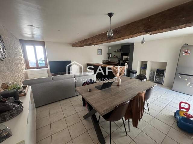 Maison en pierre centre bourg toutes commodités, 3 chambres, beaux volumes, rénovation de qualité — photo du bien