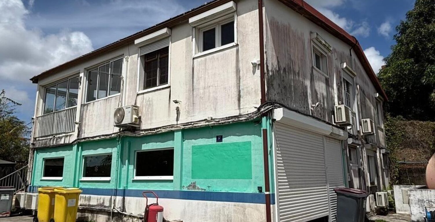 Local 125m² Rivière-Salée - Électricité incluse ! — photo 1