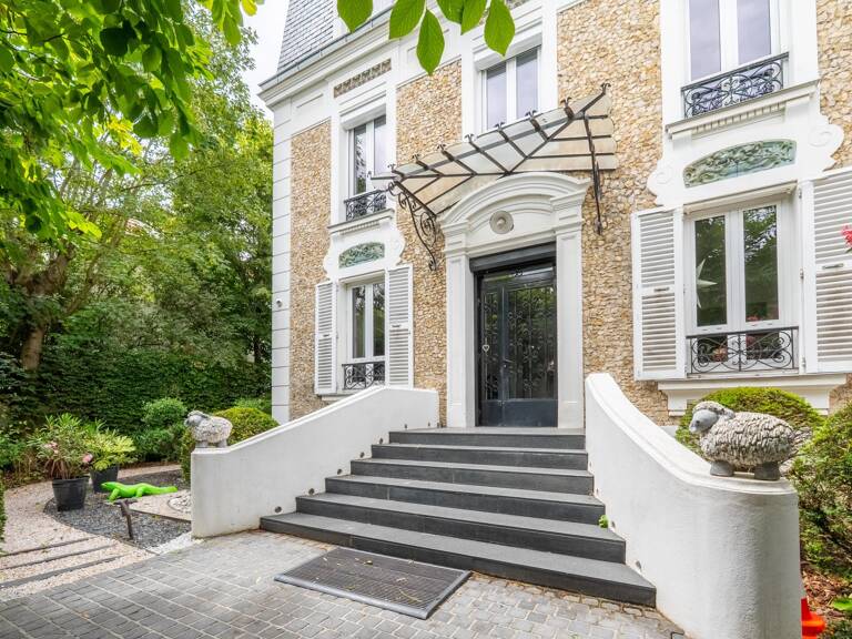 Triangle d'or, belle propriété avec maison de Maître et maison annexe sur jardin et piscine. — photo 1