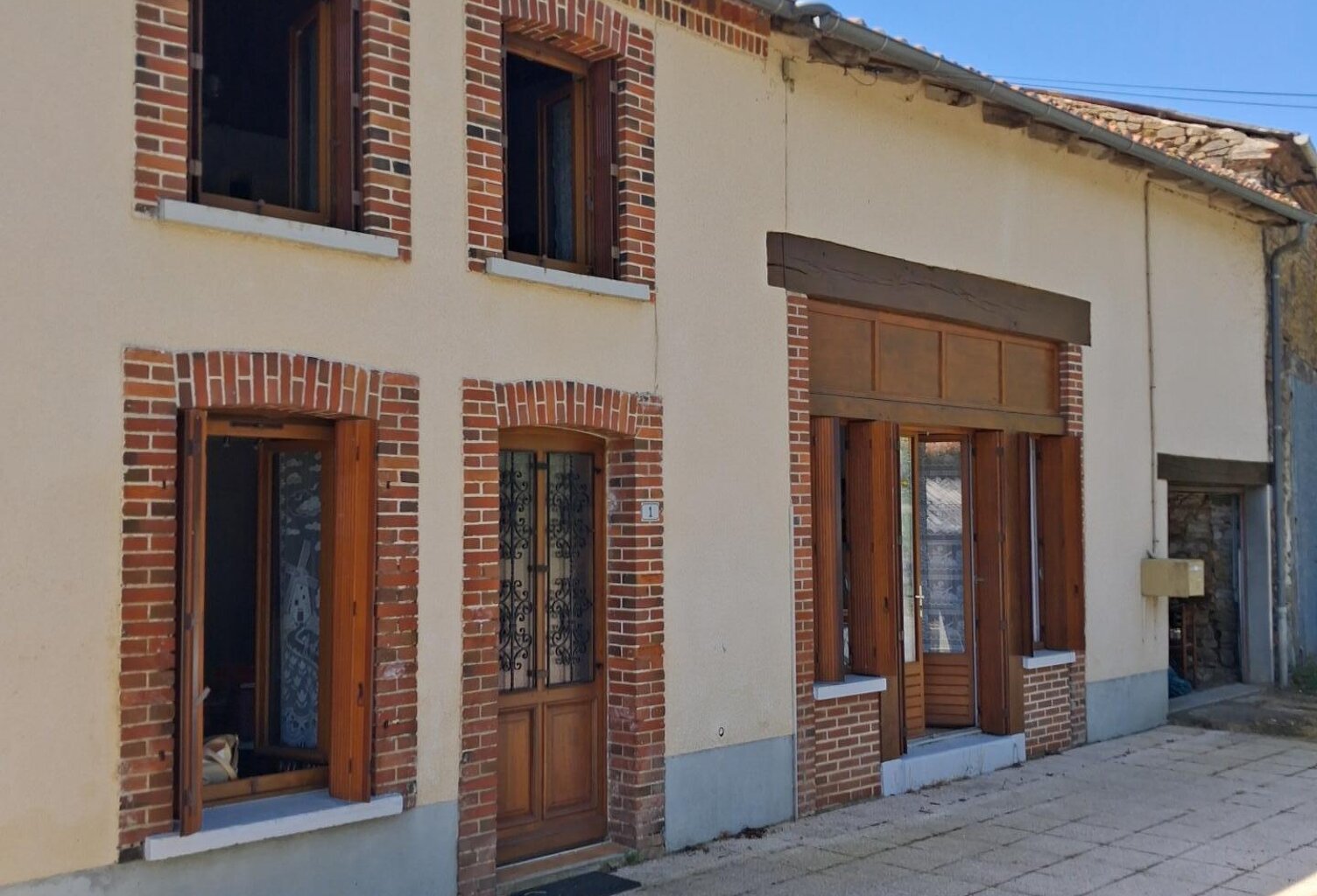 Maison de village en pierre et  au calme , sans vis à vis ,5 pieces , 1 étage , habitable de suite. — photo 1
