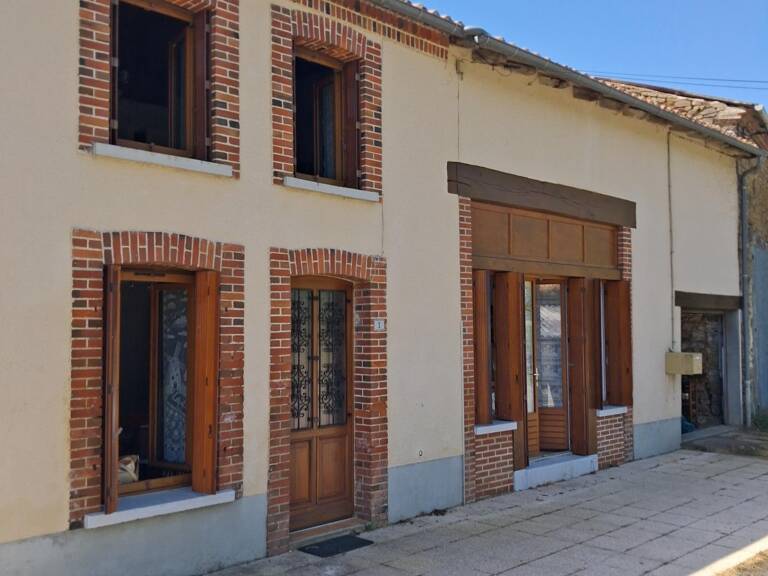 Maison de village en pierre et  au calme , sans vis à vis ,5 pieces , 1 étage , habitable de suite. — photo 1
