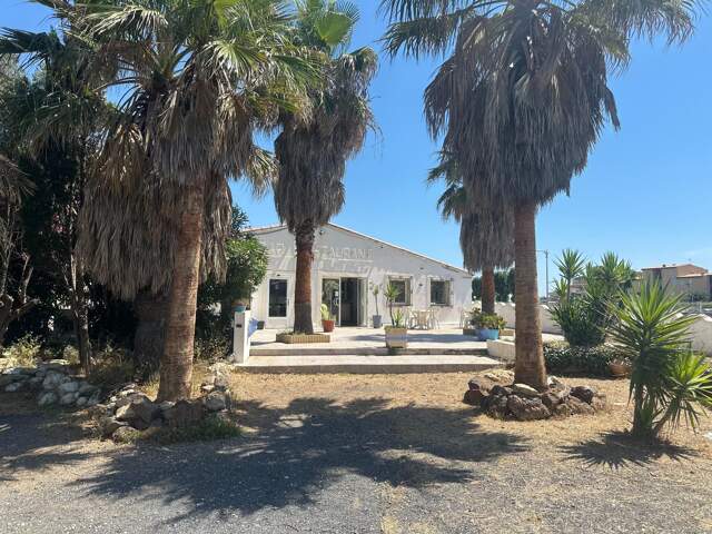 MARSEILLAN-PLAGE  ENSEMBLE IMMOBILIER DE CARACTÈRE À FORT POTENTIEL — photo du bien