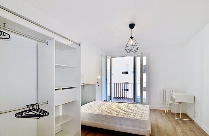 La Doua  Tonkin - T4 traversant de 65 m² avec balcon de 10 m² plein sud  DPE C — photo 5