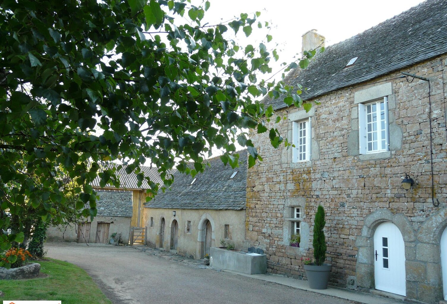 Cette maison atypique, ANCIEN MANOIR  DE 1710 — photo 1